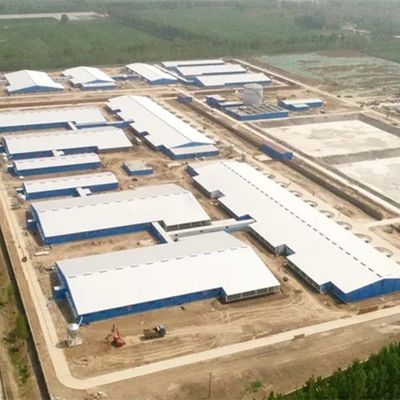 โรงเรือนเลี้ยงสุกรโครงสร้างเหล็กน้ำหนักเบาอาคารเกษตรสำเร็จรูปสังกะสี
