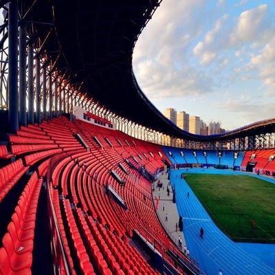 สนามกีฬากรอบอวกาศขนาดใหญ่น้ำหนักเบาโรงยิมสำเร็จรูปอาคารเหล็ก