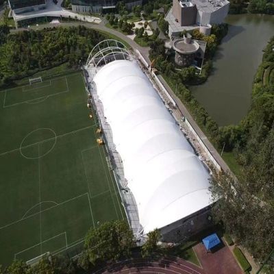สนามกีฬาโครงสร้างเหล็กรีไซเคิลโรงยิมอาคารโลหะสำเร็จรูปป้องกันสนิม