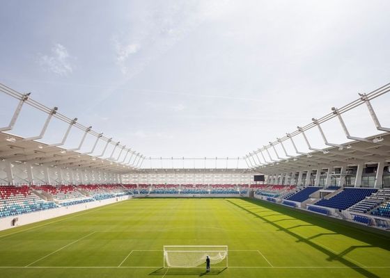 โรงยิมรูปแบบสำเร็จรูปทั่วไปโครงสร้างเหล็กชุบสังกะสีช่วงยาว
