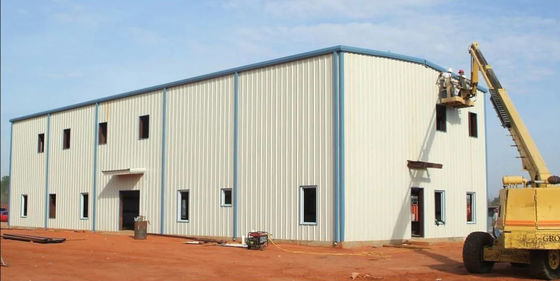 Light Prefab Warehouse โครงสร้างเหล็ก Windproof Metal Workshop Building
