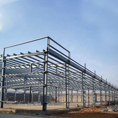 Q235 Space Frame Steel Structure คลังสินค้าโครงสร้างโลหะสำเร็จรูปกันไฟ