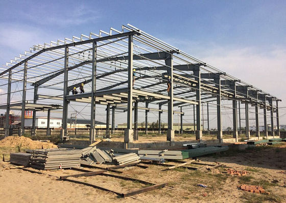 อุตสาหกรรม โครงสร้างเหล็ก Prefab โกดังกรอบก่อสร้างอาคารโรงรถ