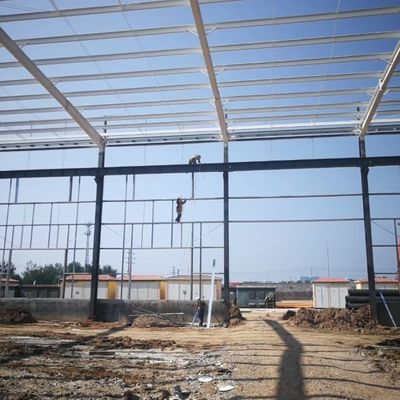 Prefab Long Span Steel Frame Warehouse อุตสาหกรรมที่มีการออกแบบตามความต้องการ