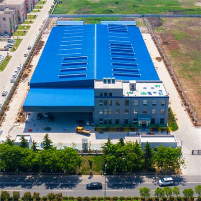 การออกแบบการออกแบบ โรงงานโครงสร้างเหล็ก ด้วยวัสดุ Q355 และประตูเลื่อน