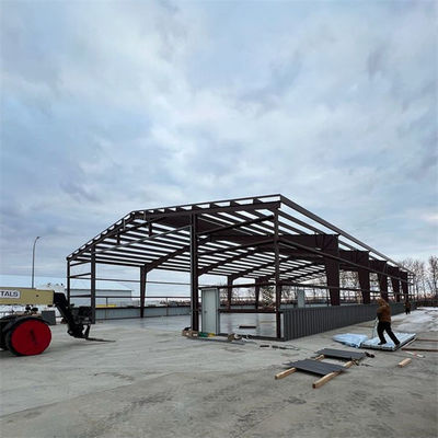 โรงงานอาคารโลหะทนทาน ด้วย Z Section Steel Purlin และ Window พลาสติกสแตนเลส